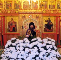 Преосвященный Филипп совершил в храме Архистратига Михаила   утреню Великой Субботы с чином погребения Плащаницы