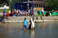 Крещение детей-сирот в Обском море (видео)