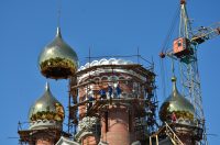 Установлены купола на строящийся храм в честь иконы Божией Матери «Скоропослушница» на станции Мочище
