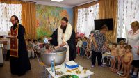 Архиерейское крещение детей  в туберкулезном детском санатории №1