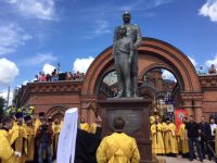 В Новосибирске освящен памятник святым страстотерпцам Царю Николая II и цесаревичу Алексию