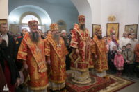 Епископ Филипп принял участие в Божественной литургии в храме в честь Новомучеников и исповедников Церкви Русской в микрорайоне Ложок