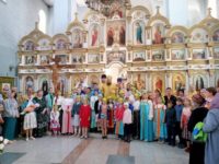 Божественная литургия в Троицком соборе Ордынска и закрытие православного детского лагеря (видео)