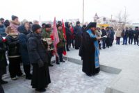 Новосибирская область, епископ Филипп освятил мемориальную доску, посвященную Александру Должикову, жителю г. Карасука, погибшему на СВО