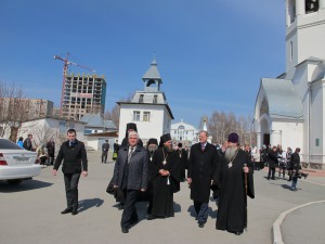 Губернатор Новосибирской области В.А. Юрченко поздравил Преосвященного Филиппа с праздником Пасхи