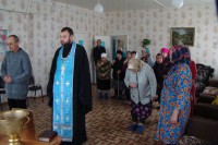 С радостью к пожилым людям