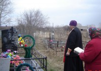 На Радоницу на Кочковском кладбище