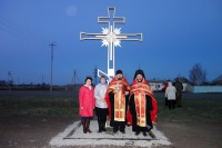 Установка поклонного креста в с. Благовещенке в рамках крестного хода вдоль границы России и Казахстана (видео)