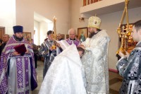 Епископ Филипп в Великую Субботу за Божественной литургией возвел иерея Алексия Лебедева в сан протоиерея.