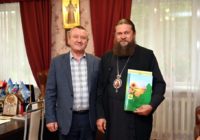 Глава Карасукского района Гофман А.П. поздравил епископа Филиппа.
